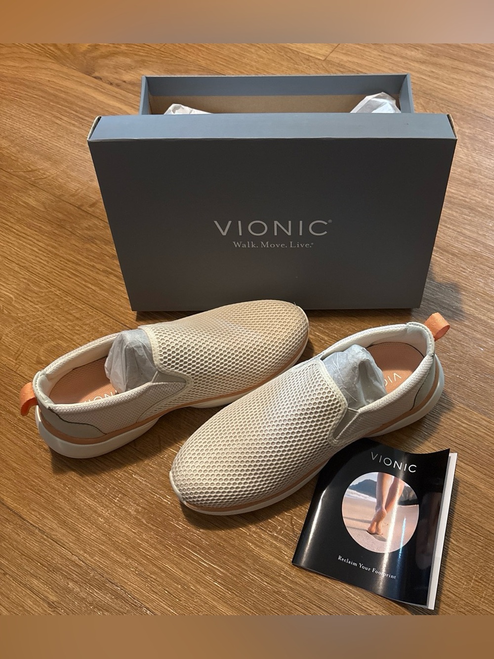 Vionic Vortex Zeta Sneakers Slip On Cream/Apricot Women’s Sz 7.5W New In Box